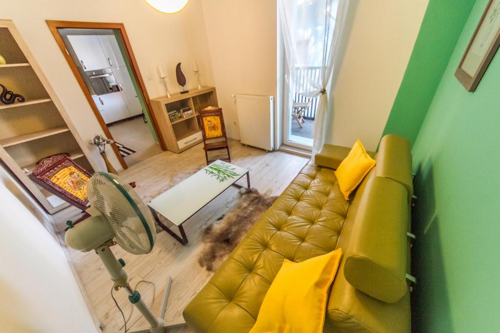 OH Apartments & Rooms - Two-Bedroom Apartment With Balcony
