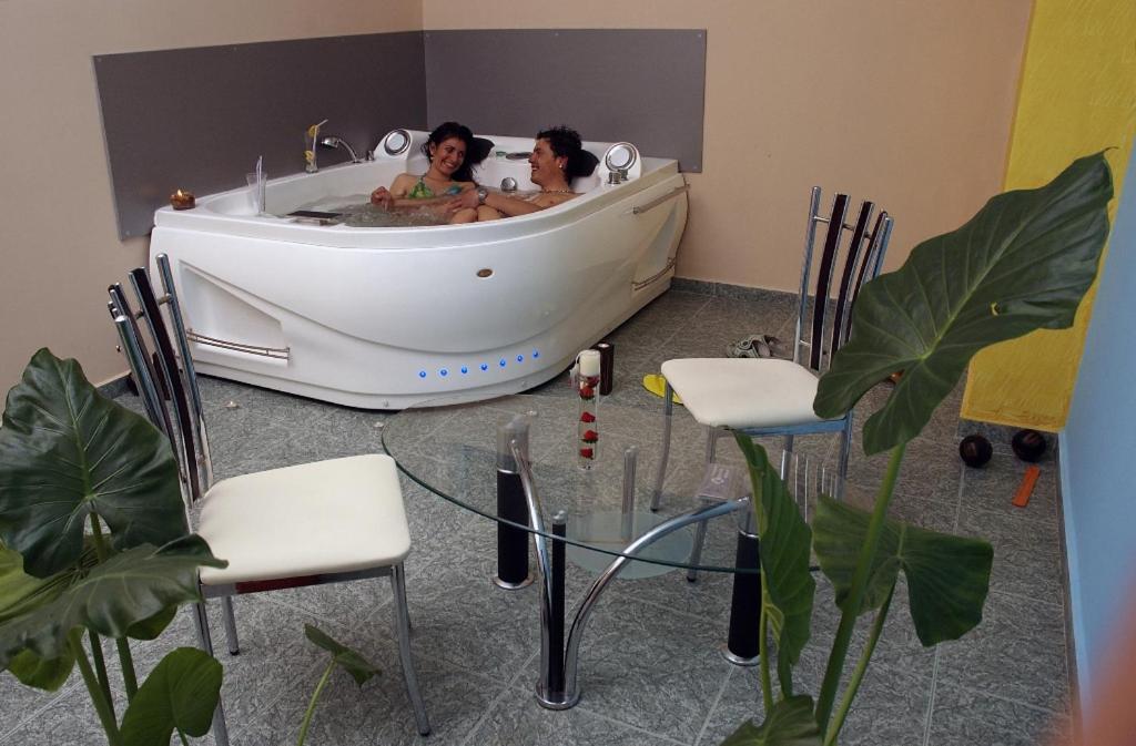 Деми Ловато жалаңаш порно