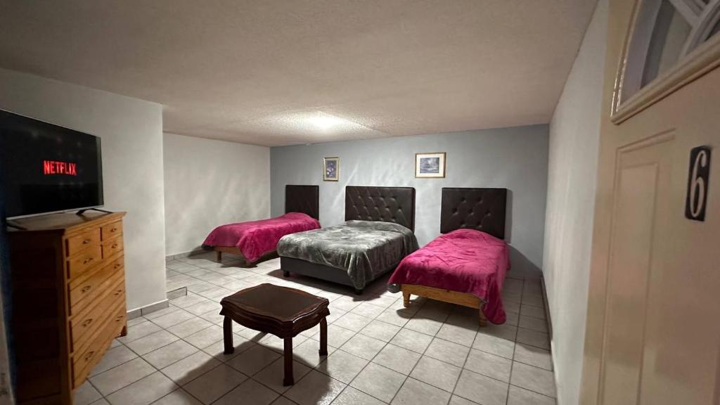 Posteľ alebo postele v izbe v ubytovaní Hotel y Cabañas Cascada de Basaseachi