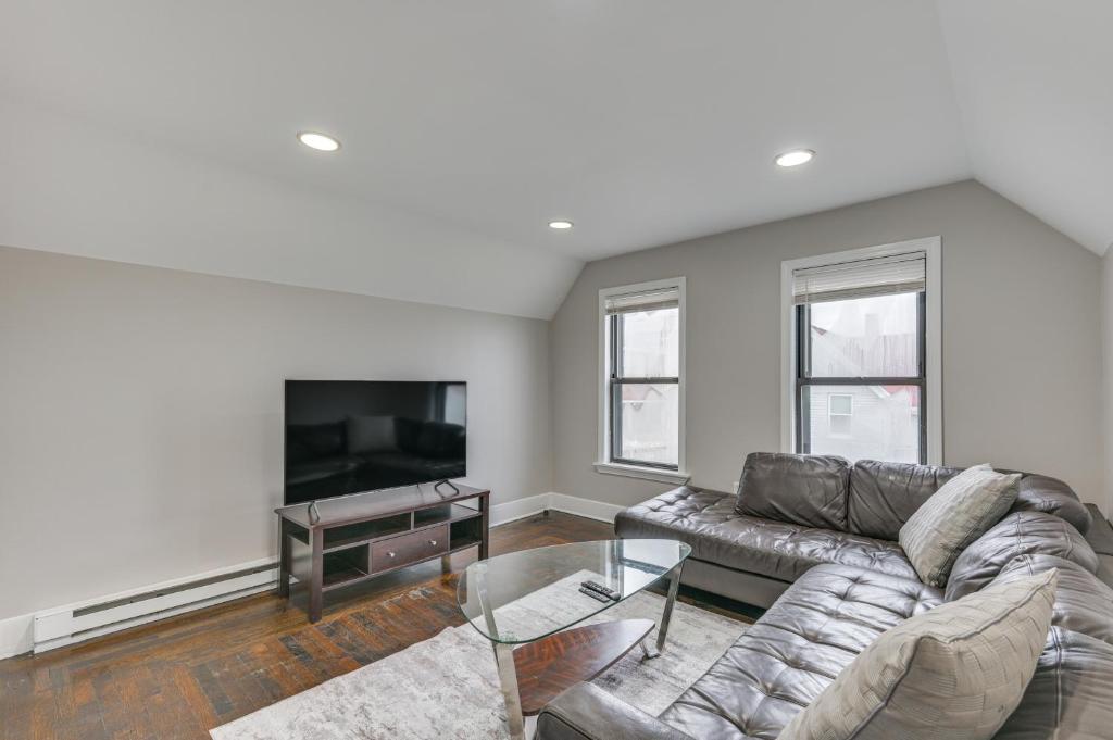 PetFriendly Malden Apartment 7 Mi to Boston!, Malden Updated 2024 Prices