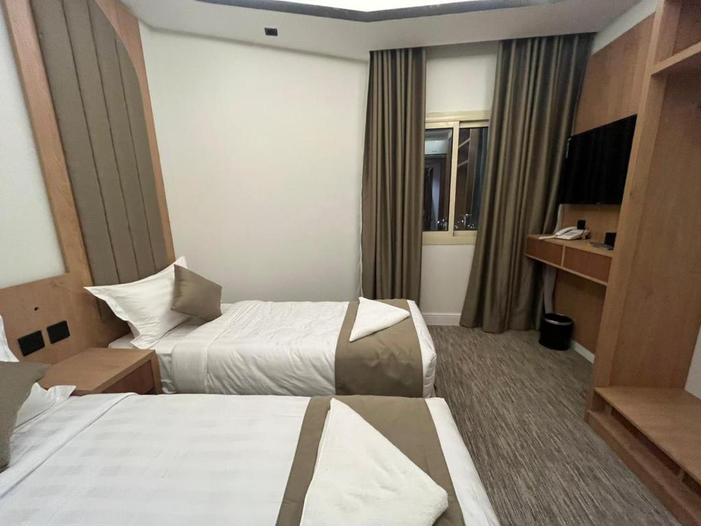 Tempat tidur dalam kamar di فندق سما المقام