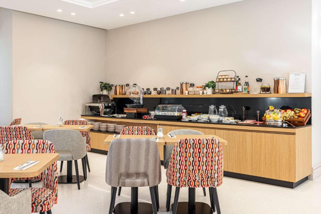 Hôtel Apollinaire Nice - Resim 9