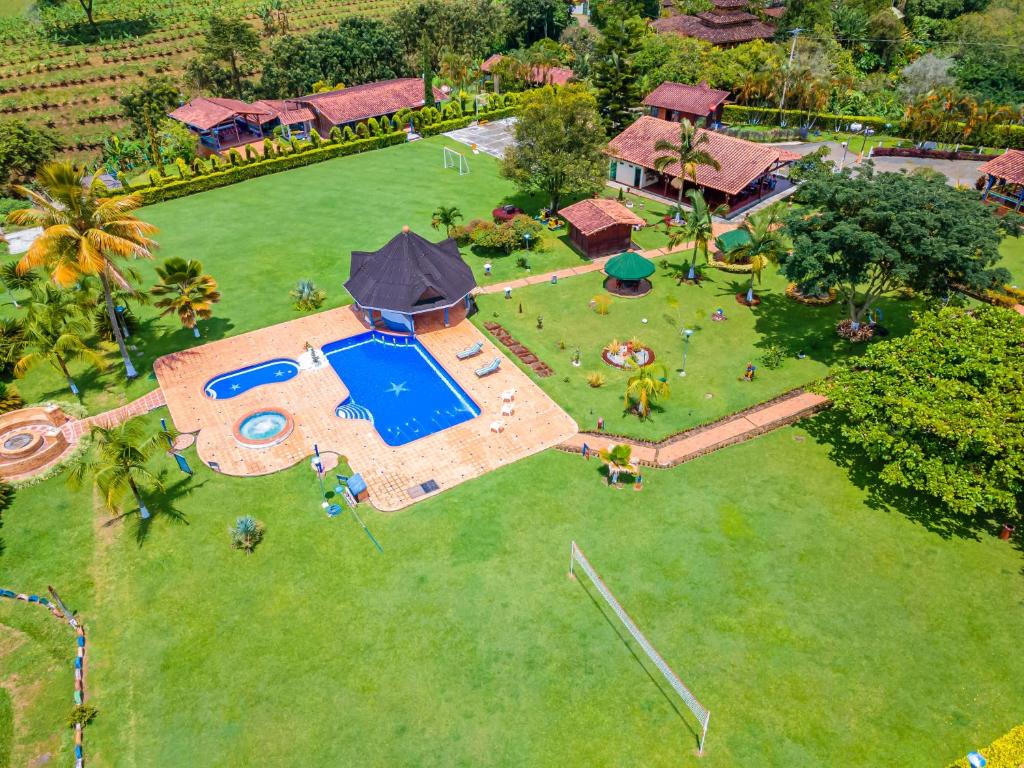an aerial view of a backyard with a swimming pool at El ocaso in Quimbaya