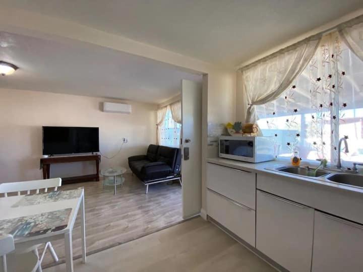 Dapur atau dapur kecil di Sun Tiny House B Pahrump