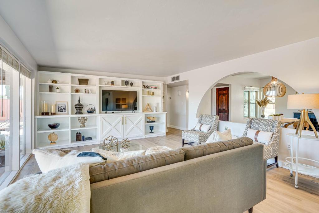 Modern Midcentury Tucson Retreat Patio and Hot Tub, Tucson Updated