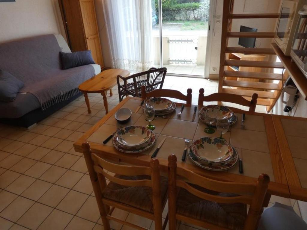 Posedenie v ubytovaní Maison 5 pers avec cour, près de la plage et commerces, animaux acceptés - FR-1-540-222