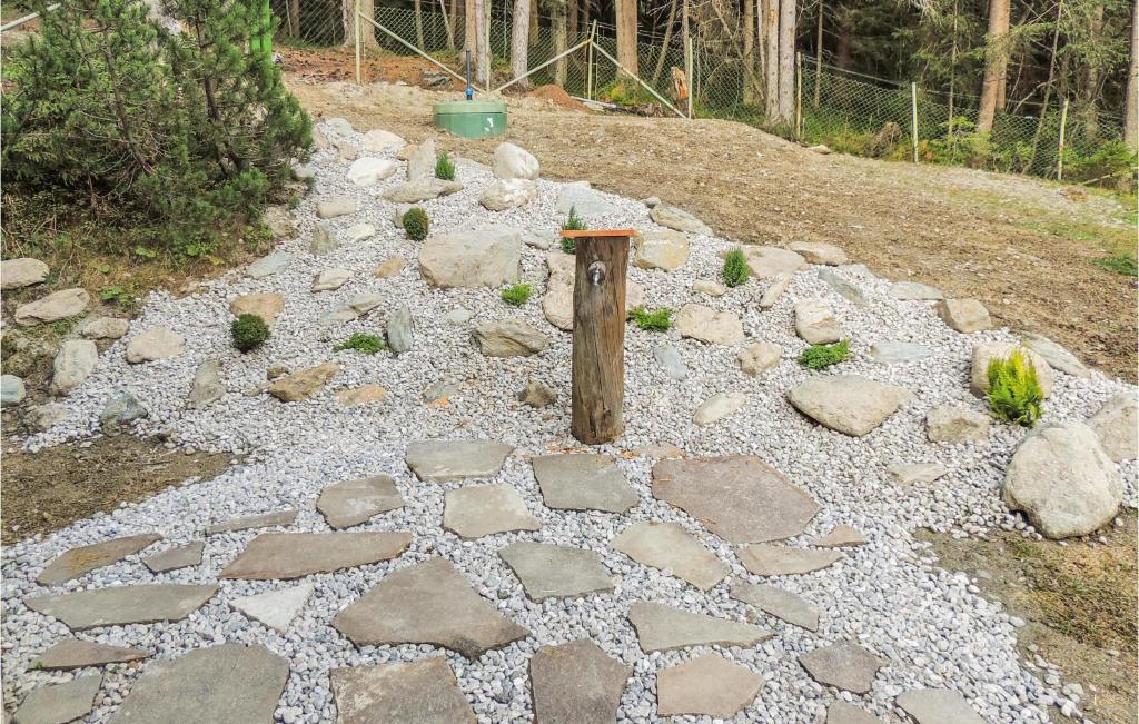 A garden outside Erholsames Ferienhaus Pillberg
