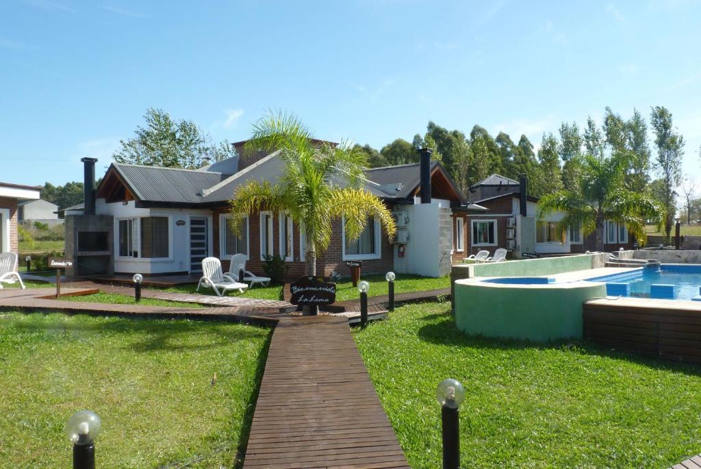 Bazén v ubytování La Loma nebo v jeho okolí