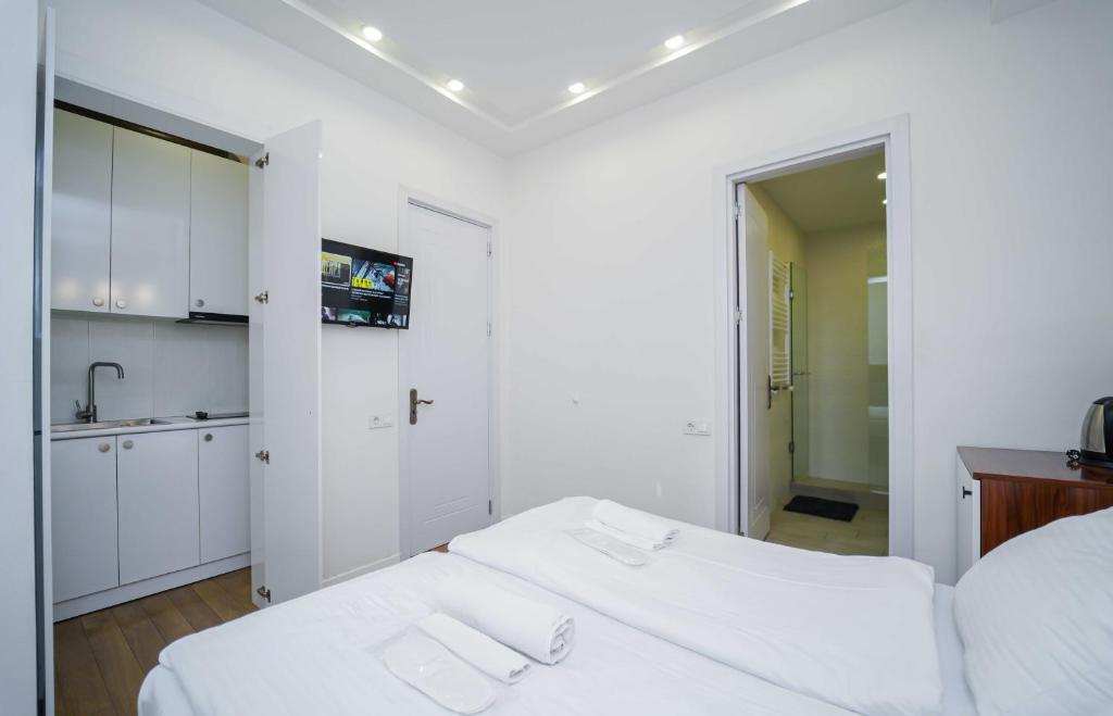 فضای داخلی Hotel type room with mini kitchen and balcony on Melikishvili, city center در تفلیس - تصویر ۳