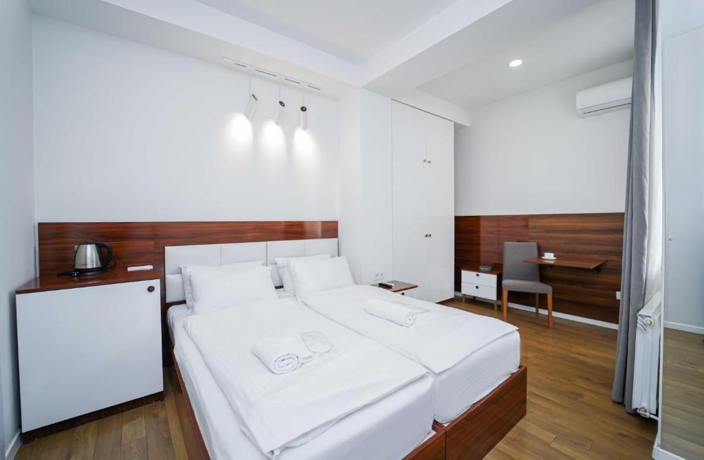 تصویر اتاق‌های Hotel type room with mini kitchen and balcony on Melikishvili, city center - تصویر ۲
