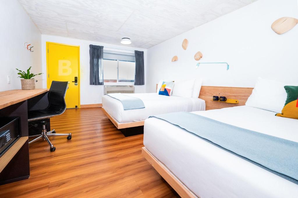 Postel nebo postele na pokoji v ubytování Anacortes Inn