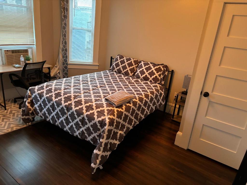 Postel nebo postele na pokoji v ubytování HomeStay B&B in Boston - 3 locations in Dorchester