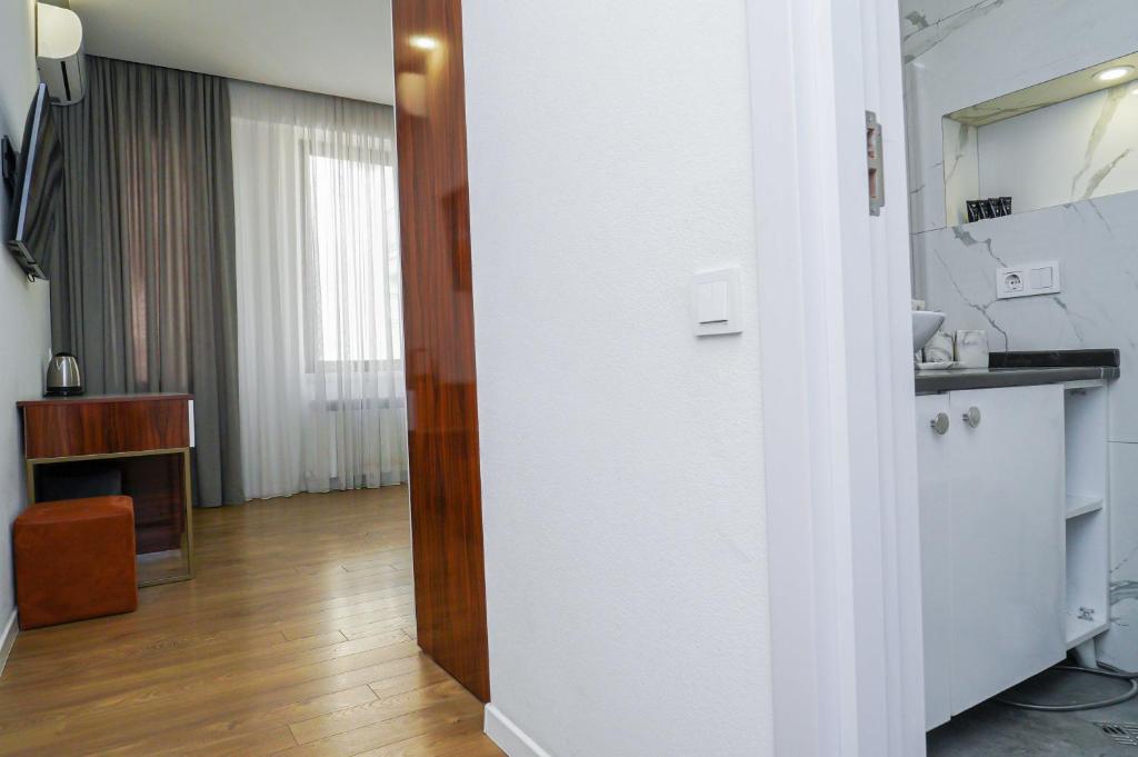 امکانات Hotel type rooms on avenue Melikishvili, city center - تصویر ۴