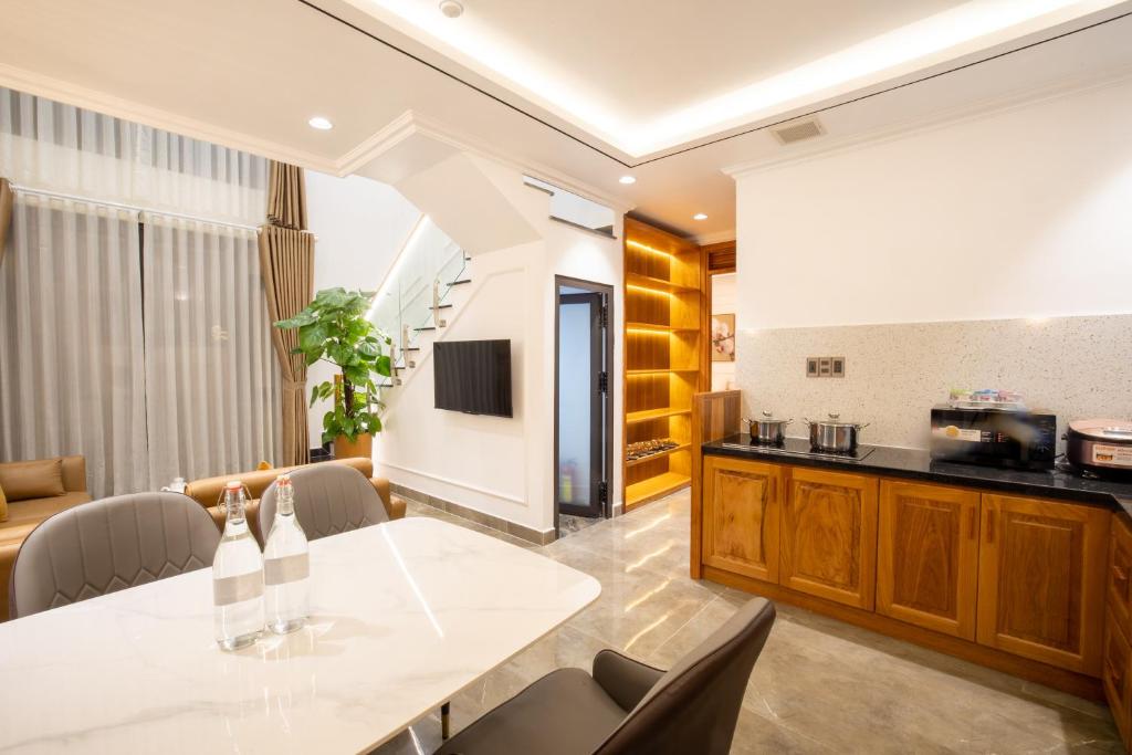 Nhà bếp/bếp nhỏ tại La Fleur Premium Central Apartment Hotel