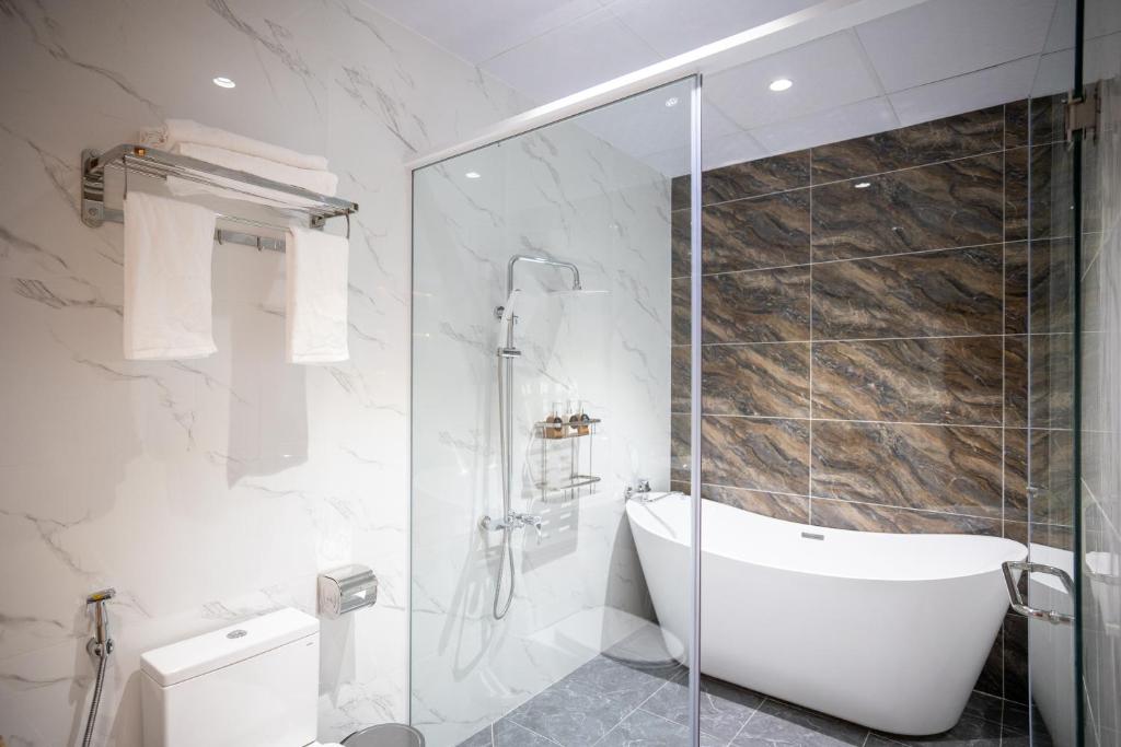 Phòng tắm tại La Fleur Premium Central Apartment Hotel