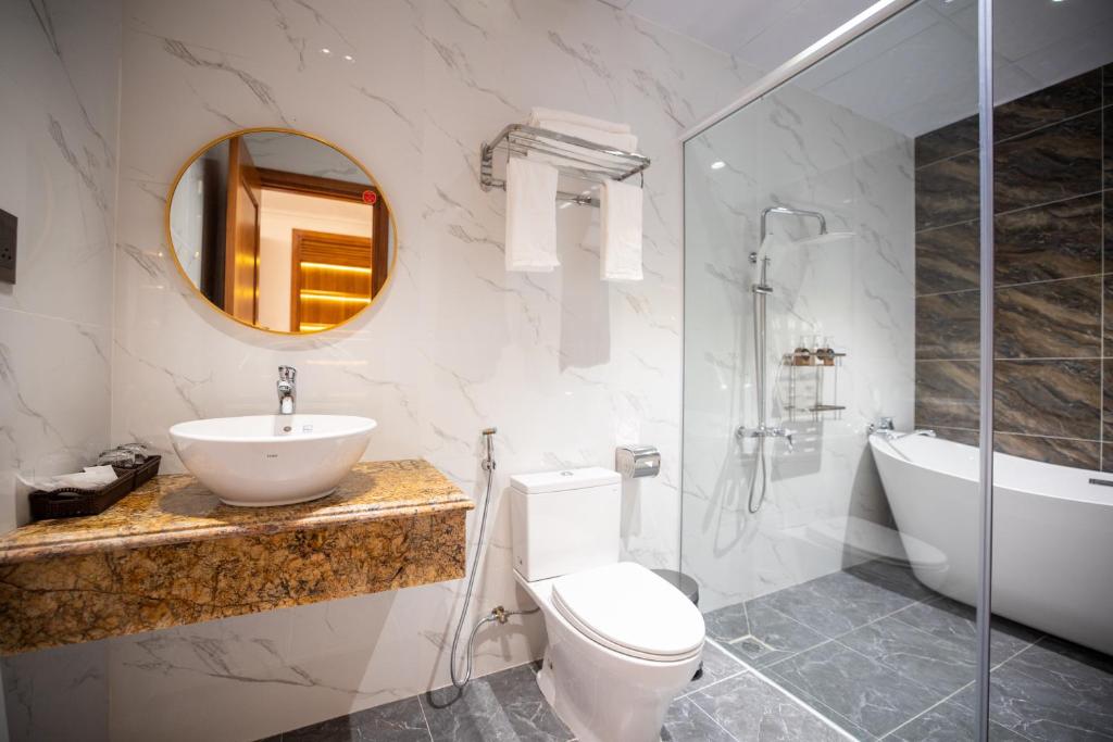 Phòng tắm tại La Fleur Premium Central Apartment Hotel