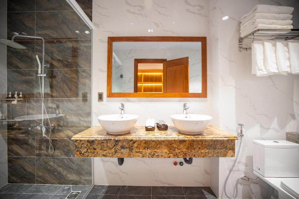 Koupelna v ubytování La Fleur Premium Central Apartment Hotel