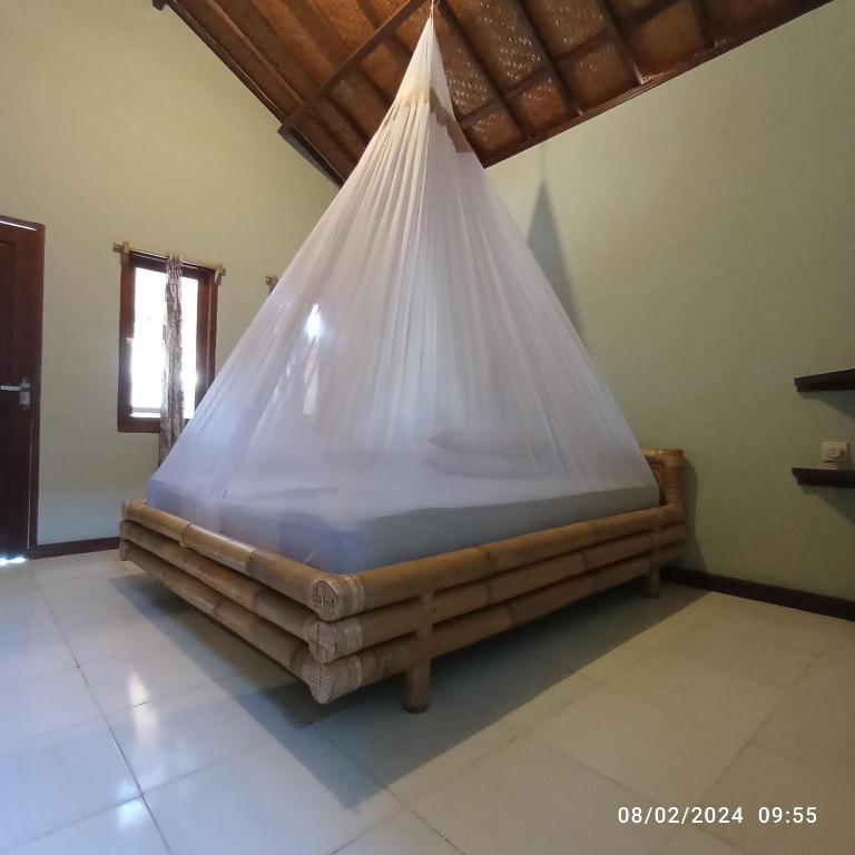 Postel nebo postele na pokoji v ubytování Tangga Bungalows Gili Air