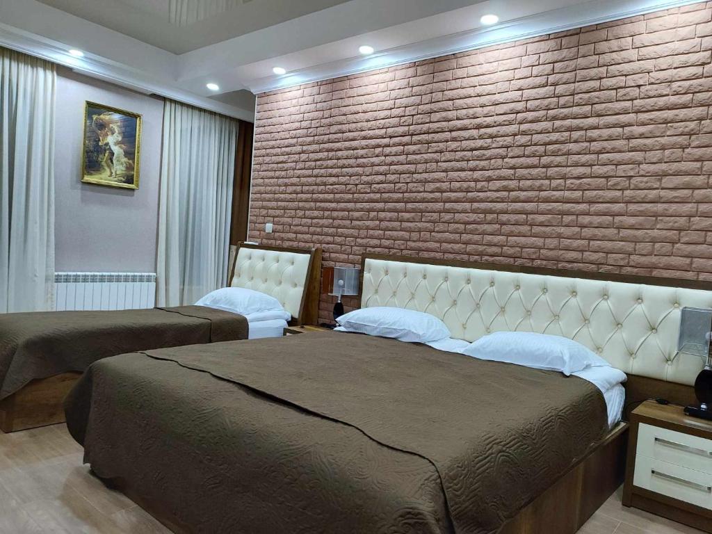 Postel nebo postele na pokoji v ubytování Tsereteli Inn