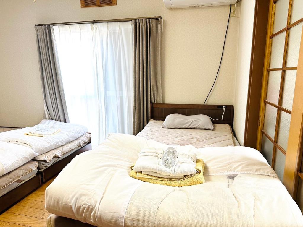 Postel nebo postele na pokoji v ubytování Nono teru Narita
