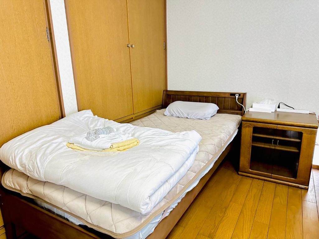 Postel nebo postele na pokoji v ubytování Nono teru Narita