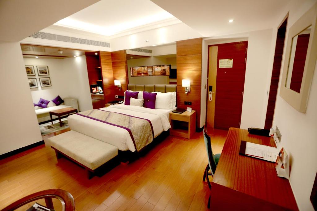 Una cama o camas en una habitación de Hotel Madin
