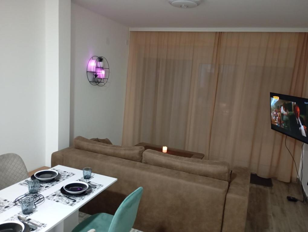 Μια τηλεόραση ή/και κέντρο ψυχαγωγίας στο Divčibarski Vidik