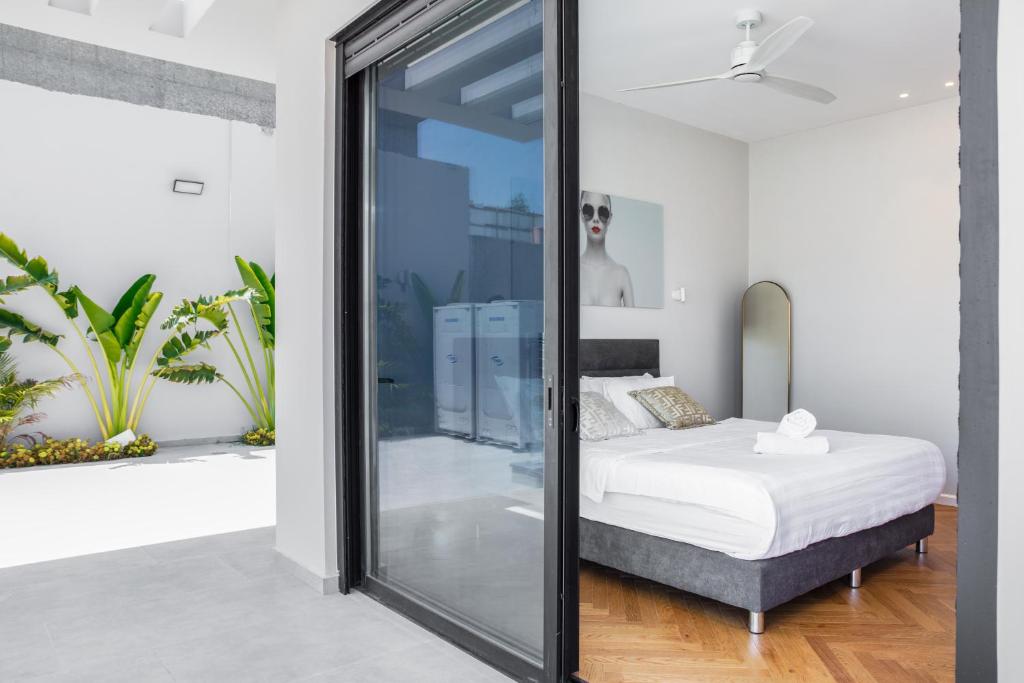 Postel nebo postele na pokoji v ubytování Villa Astoria Eilat