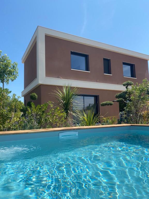 a house with a swimming pool in front of a house at Nid de rêves jacuzzi en Provence in Châteaurenard