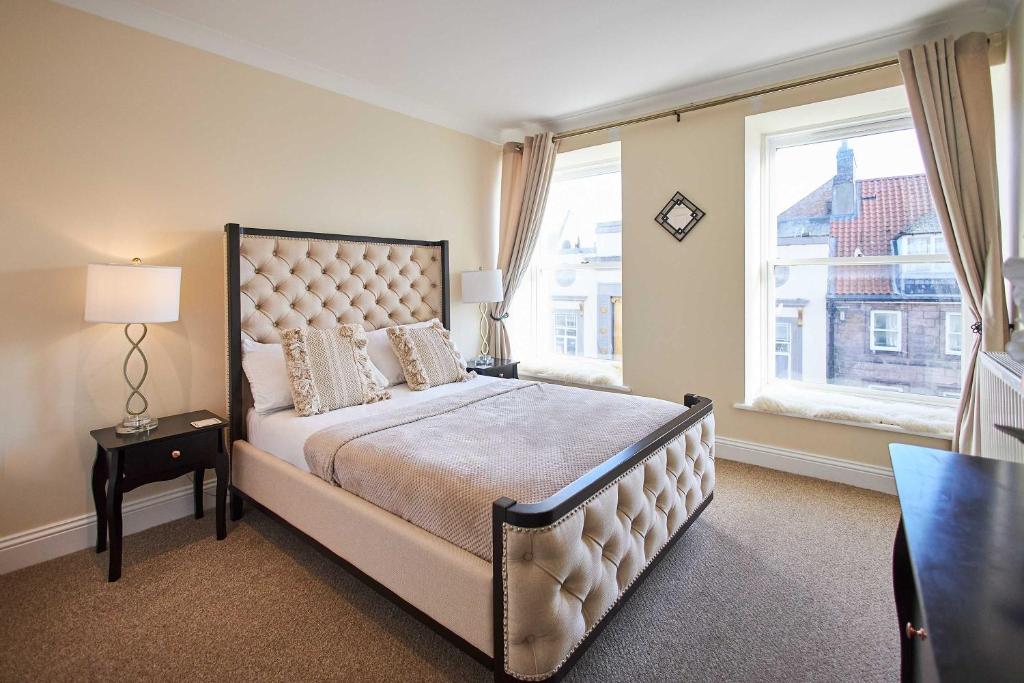 Llit o llits en una habitació de Host & Stay - Hide Hill Apartments
