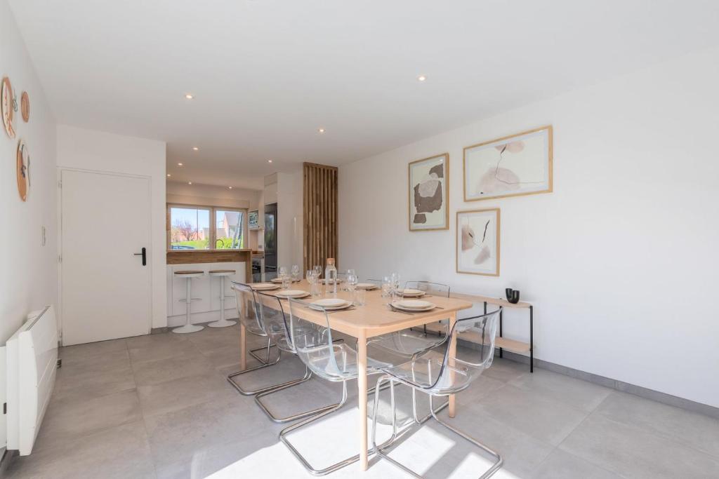 Fotografia z galérie ubytovania Bright and renovated house for 8 people parking v destinácii Marcq-en-Baroeul