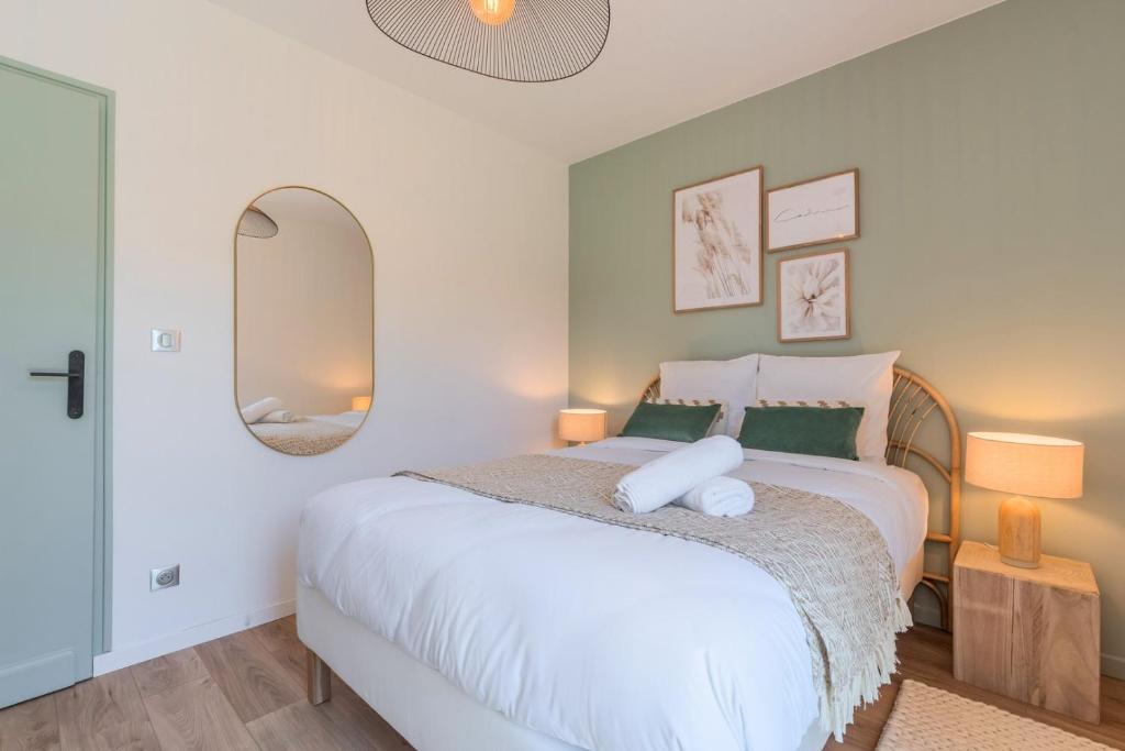 Posteľ alebo postele v izbe v ubytovaní Bright and renovated house for 8 people parking