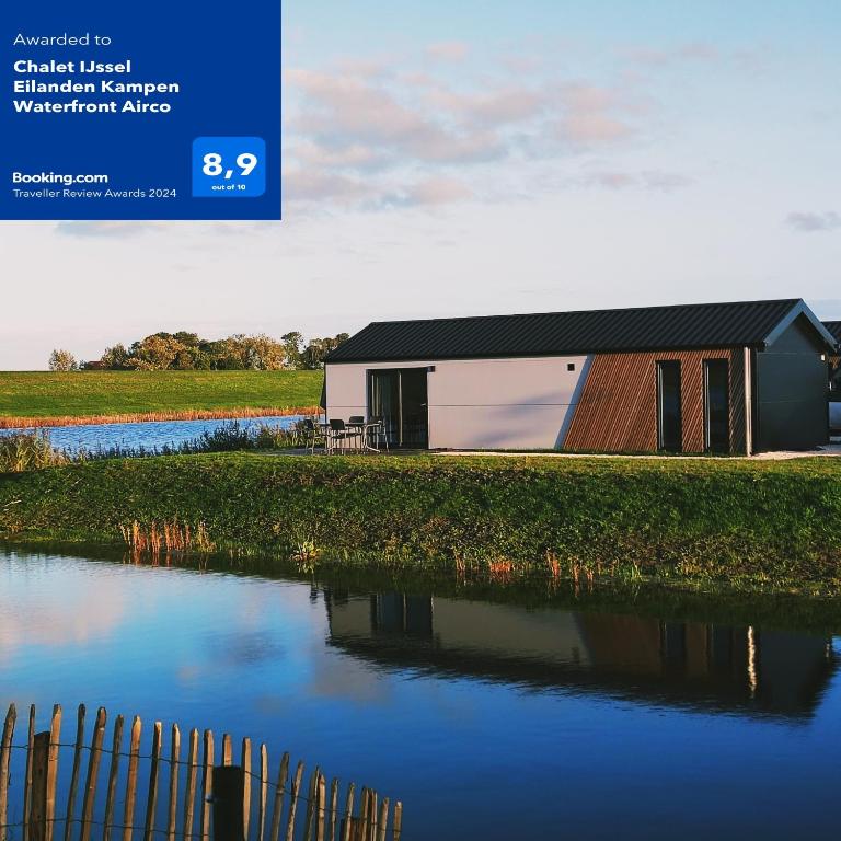 a rendering of a house next to a river at Familien und Angelurlaub Overijssel Chalet direkt am Wasser mit eigenem Bootsteg in Kampen