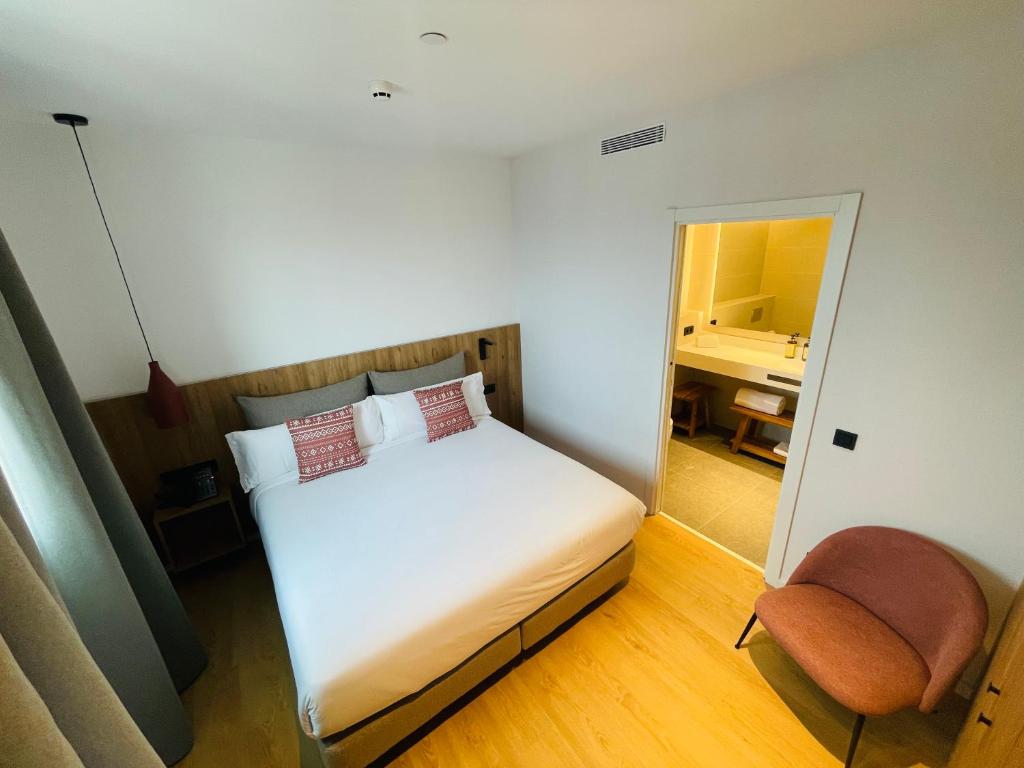 
Two-Bedroom Apartment with City View
