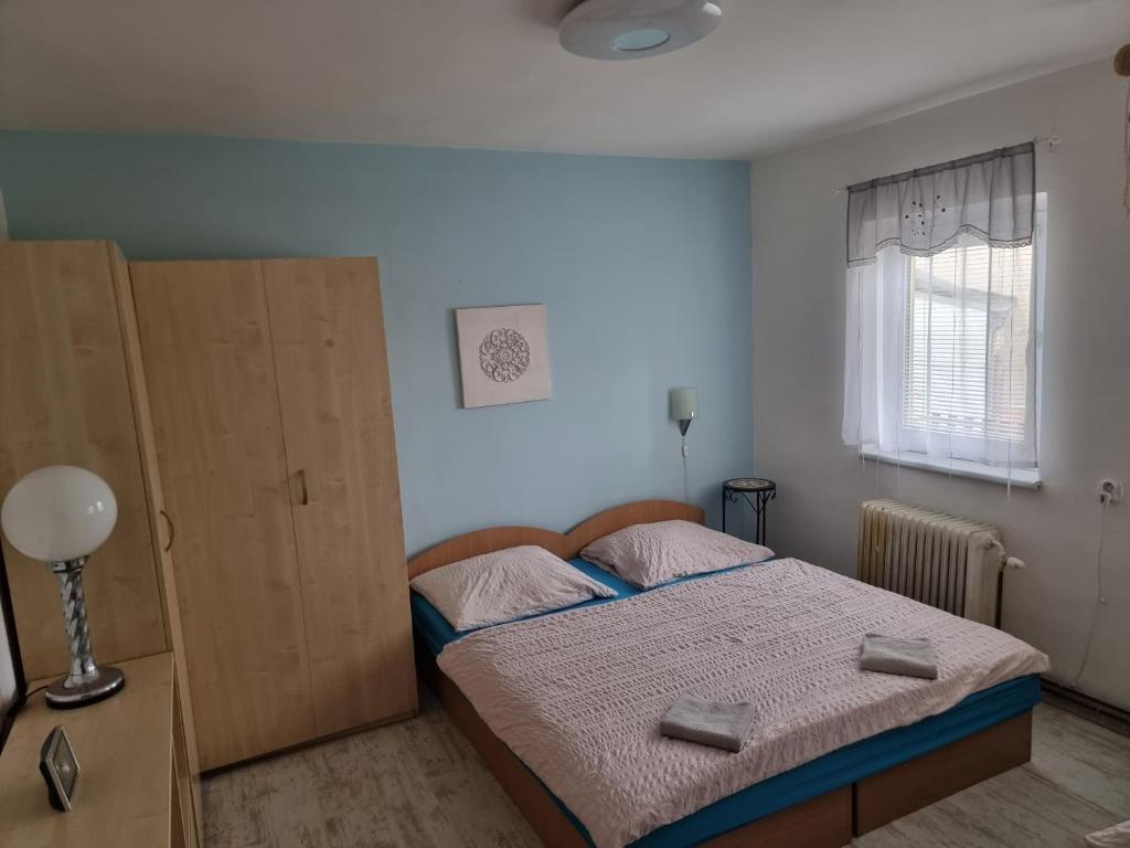Postel nebo postele na pokoji v ubytování Penzion a Víno
