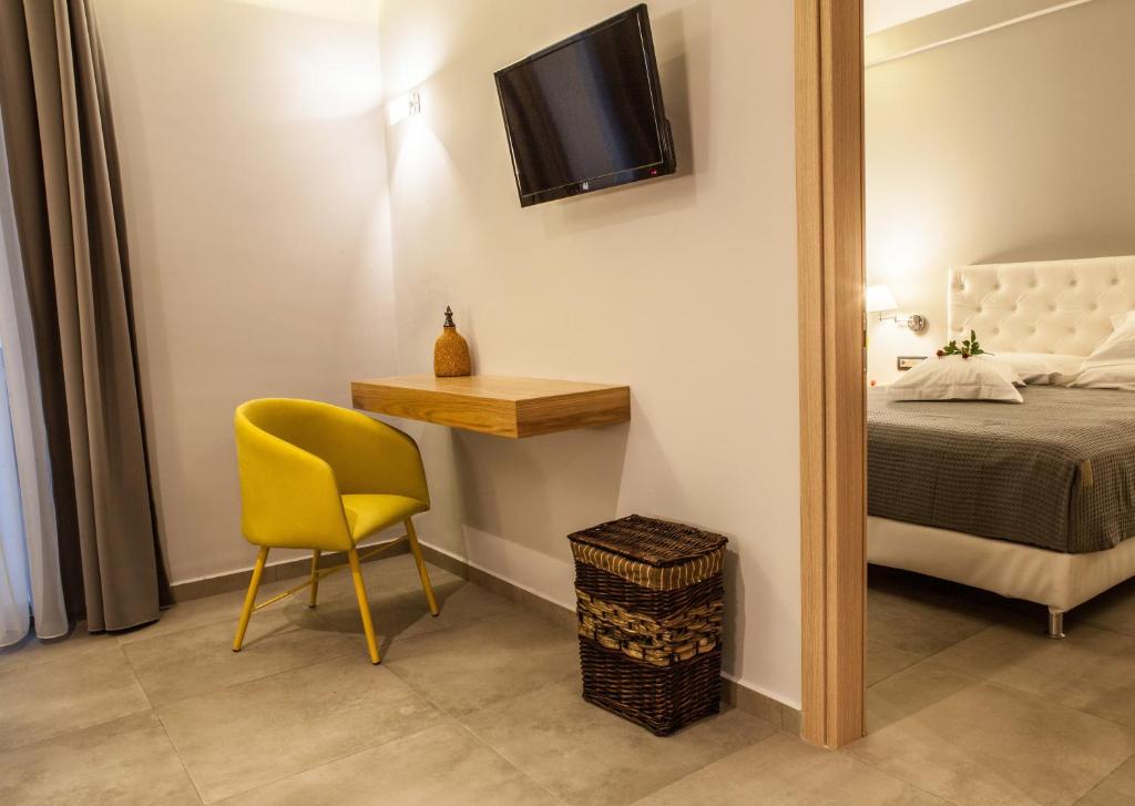 TV a/nebo společenská místnost v ubytování Anemos Rooms & Apartments