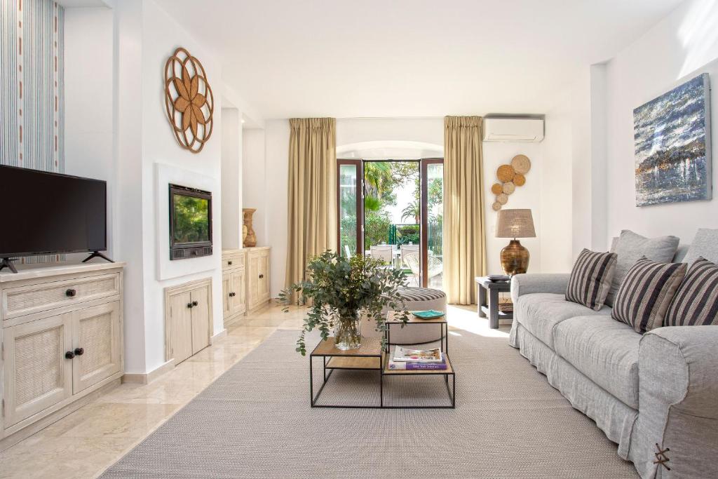 Genteel Home Laguna Beach, Estepona (updated prices 2024)