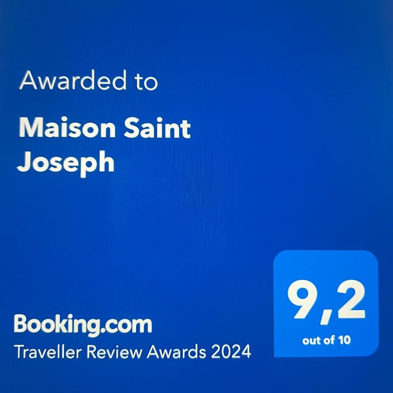 a blue phone screen with the text awarded to mission saint gmaxwell at La Maison Saint Joseph in Crépy-en-Valois