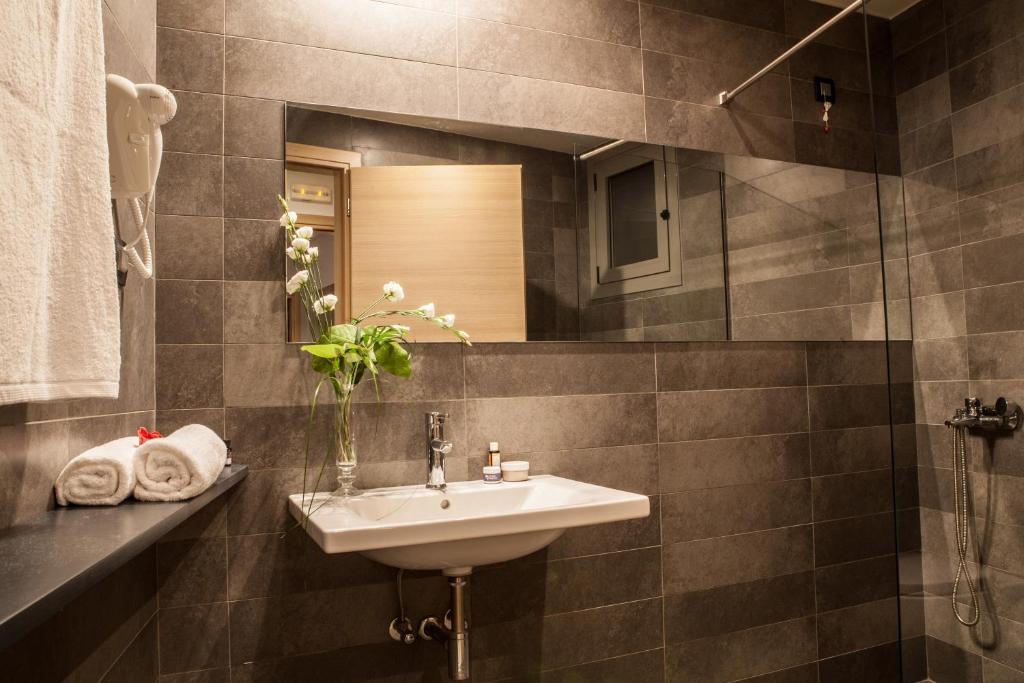 Anemos Rooms & Apartments - Resim 25