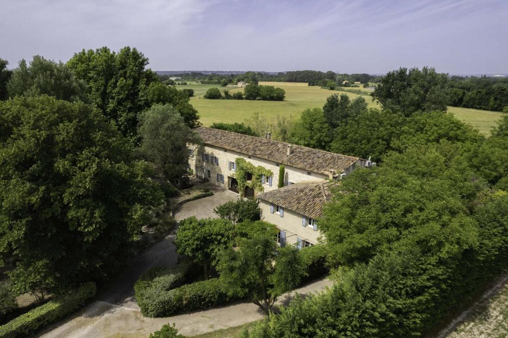 ペルヌ・レ・フォンテーヌにあるDomaine du Moulin de Villefrancheの木の家屋空見