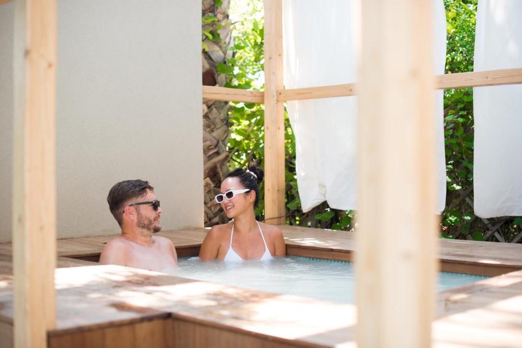 Gäste, die in der Unterkunft Georgia's Garden by Omilos Hotels übernachten