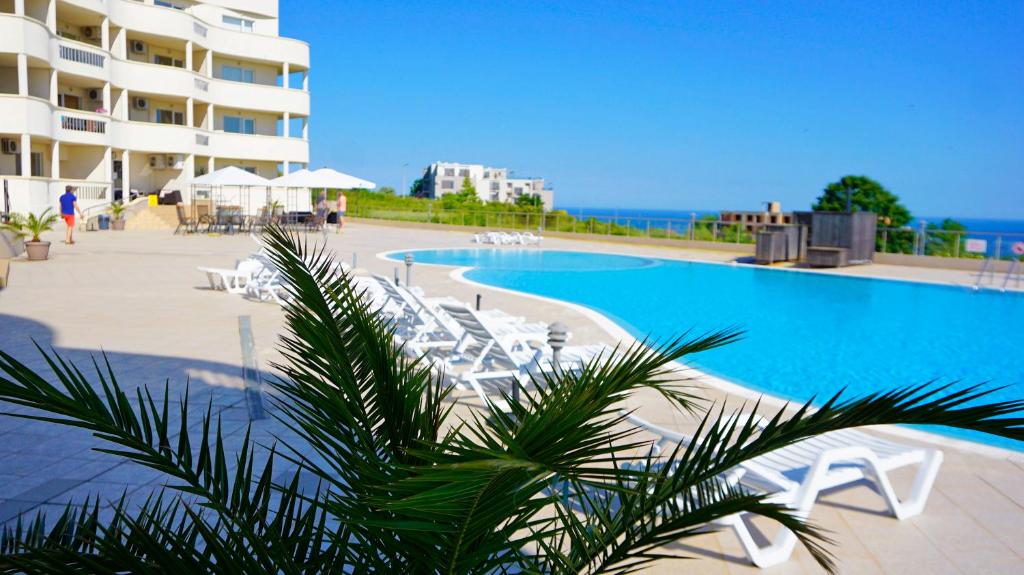 Bazén v ubytování Апартаменти Сънбрийз - Sunbreeze Apartments nebo v jeho okolí