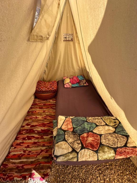 Postel nebo postele na pokoji v ubytování Muhra Camp Siwa
