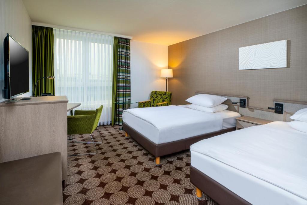 Mövenpick Hotel Nürnberg Flughafen Parken www.booking.com