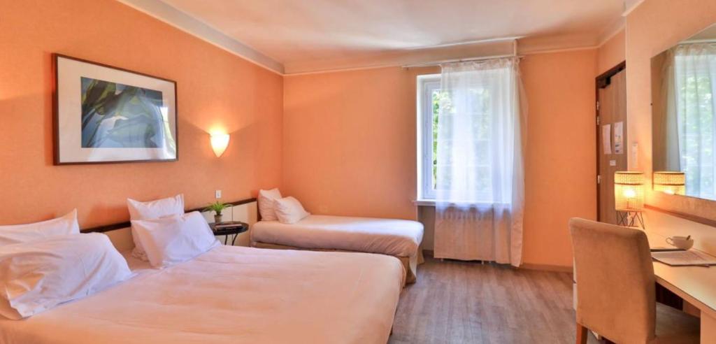 Postel nebo postele na pokoji v ubytování Hôtel du Parc