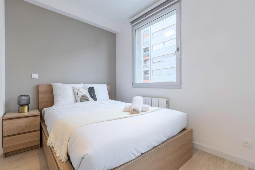 Posteľ alebo postele v izbe v ubytovaní Lille Saint-Michel Fully-equipped studio
