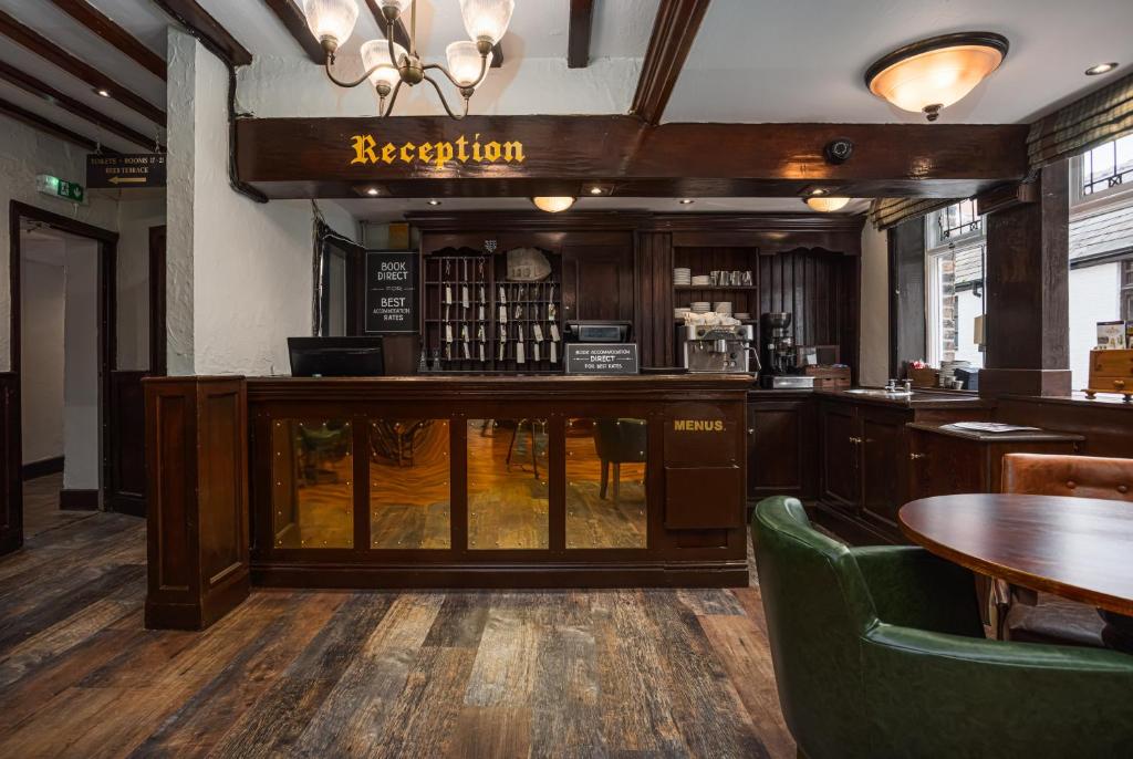 The Pied Bull - Resim 19