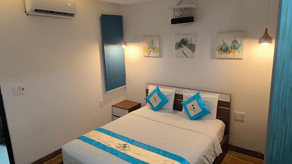 Giường trong phòng chung tại FLORA Hotel Phu Quoc