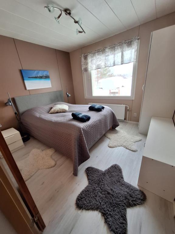 Ένα ή περισσότερα κρεβάτια σε δωμάτιο στο Tervetuloa nauttimhaan puhtaasta luonnosta Pelhoon