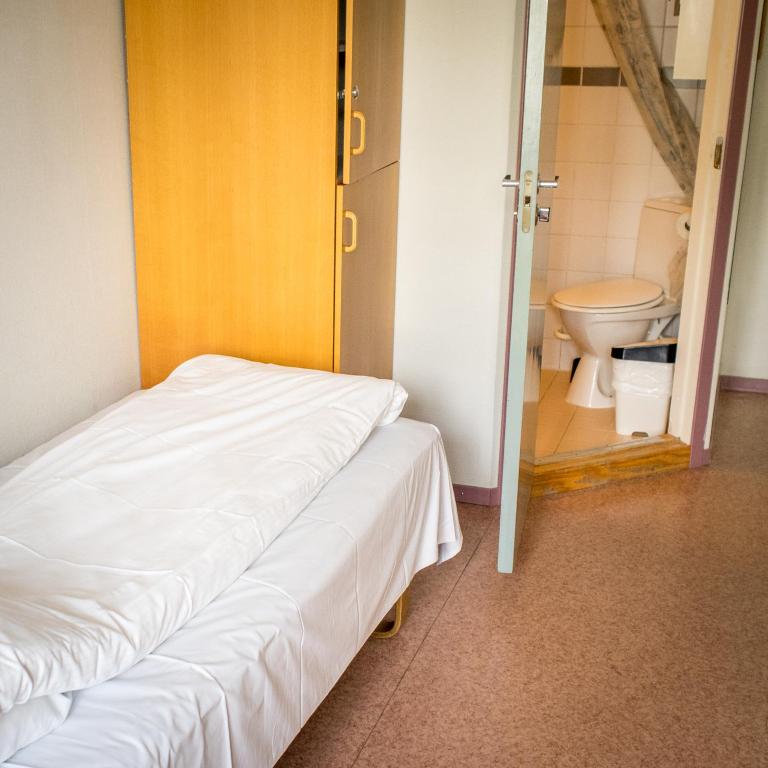 Postel nebo postele na pokoji v ubytování Solborg Folkehøgskole Hostel